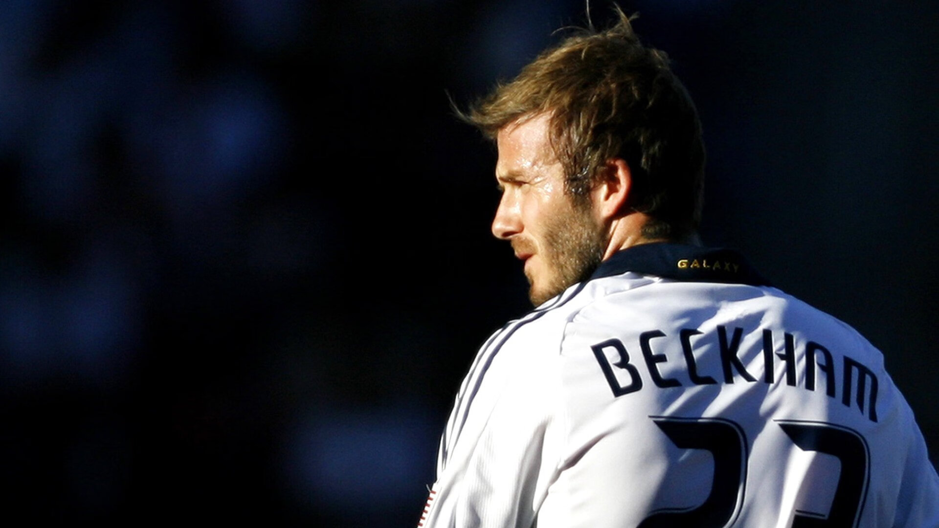 南美风暴席卷巴黎，秘鲁连续得分压制法甲豪门，戈麦斯临危受命成关键先生