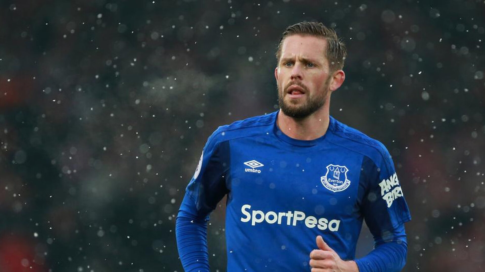 开拓者险胜骑士,伦纳德成为全场焦点